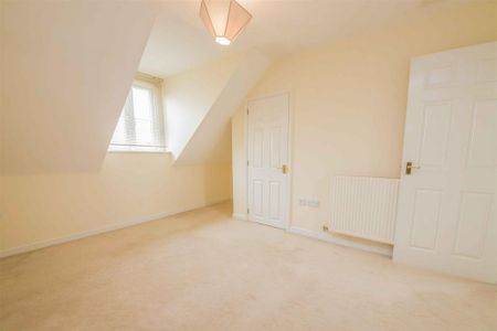 3 bed House - Mid Terrace To Let - Photo 2