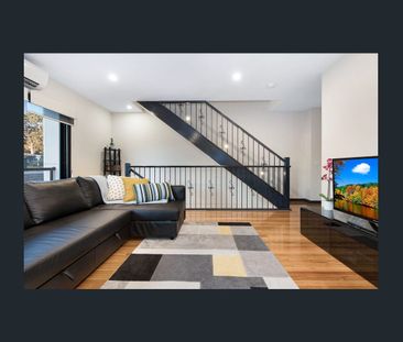 Stylish & Spacious Living in Leafy Blackburn - Photo 1