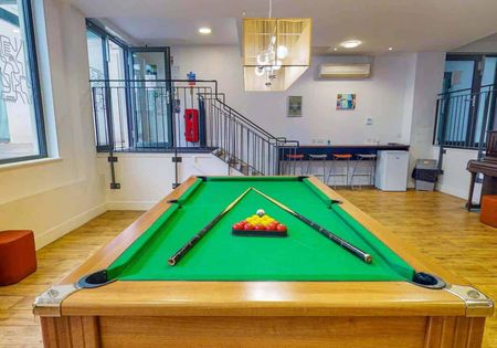 Two Bed Apartment - Photo 3