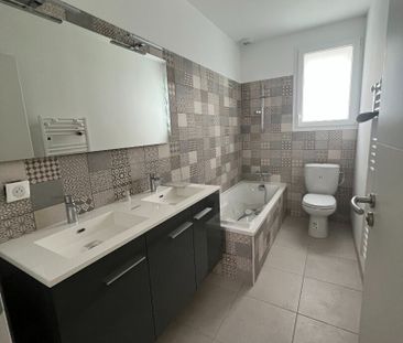 Location Maison 6 pièces 140m² - Photo 3