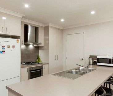 Modern Two Bedroom Townhouse - Photo 4