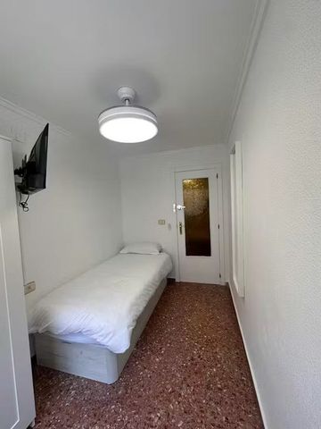 Avinguda del Primer de Maig, Valencia, Valencian Community 46017 - Photo 4