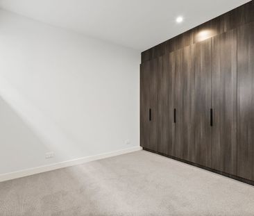 "Stylish and Convenient Living in Prime Preston Location: Modern 3-... - Photo 3