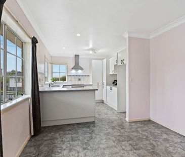 Very Spacious Home! - Photo 2