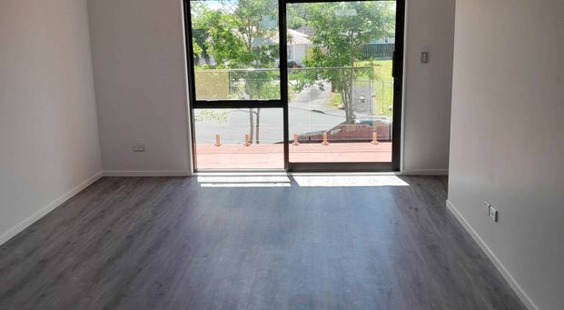 Charming new build in Manurewa - Photo 1