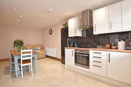 2 bedroom terraced house to rent - Photo 4