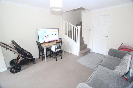 2 bedroom end of terrace house to rent - Photo 4