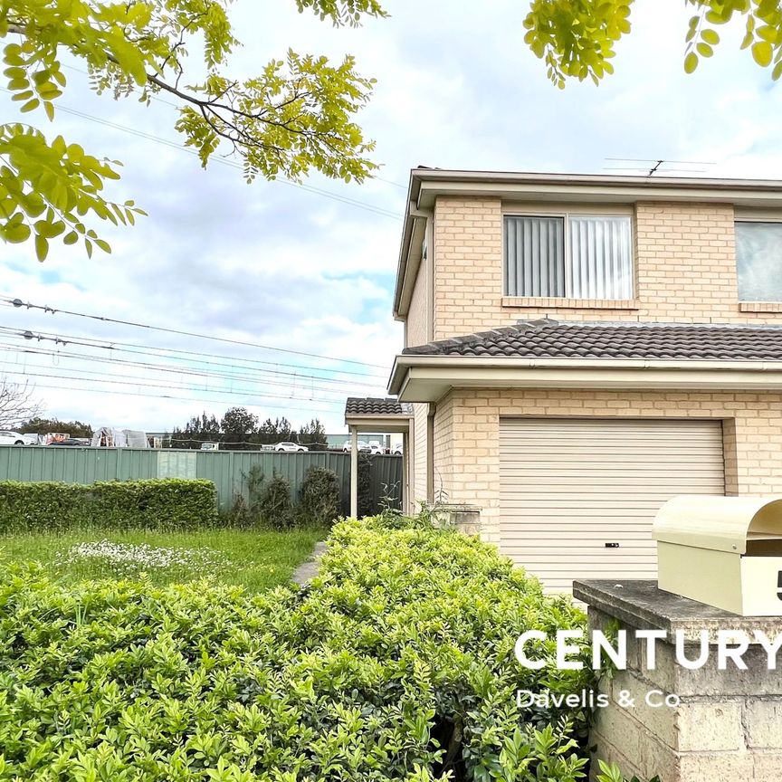 Modern 3-Bedroom Duplex with Study & Large Backyard - Photo 1