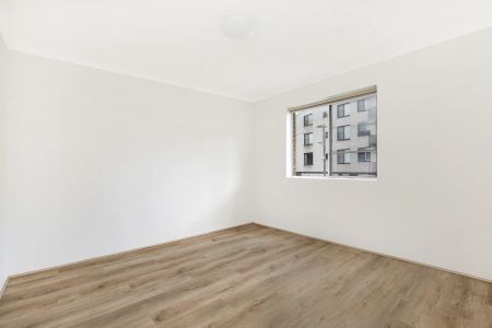 Paramount Position- Large Rejuvenated Apartment with Immaculate Interiors - Photo 2