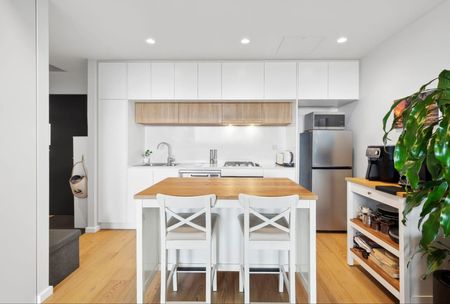 One-Bedroom Apartment in Sutherland - Photo 3