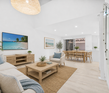 STYLISH COASTAL THREE BEDROOM TOWNHOUSE - SECONDS TO THE BEACH! - Photo 1