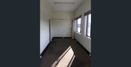 Upstairs low maintenance residence - Photo 4