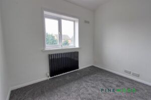 3 BEDROOM House - Semi-Detached - Photo 2