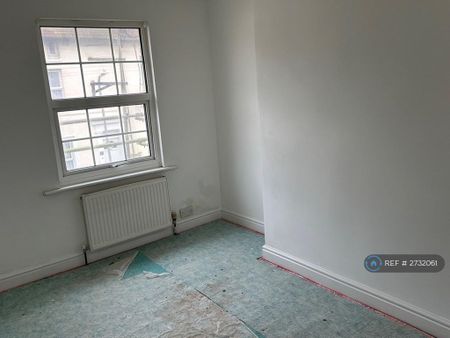 3 bedroom maisonette to rent - Photo 4