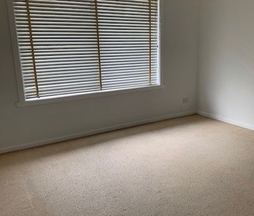 Two bedroom unit in prime location! - Photo 3