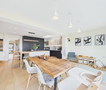 4 bedroom detached house to rent - Photo 2