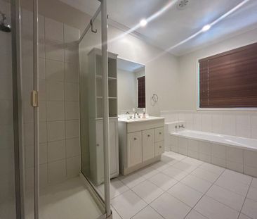 Parkside Living with Space, Comfort & Convenience! - Photo 4