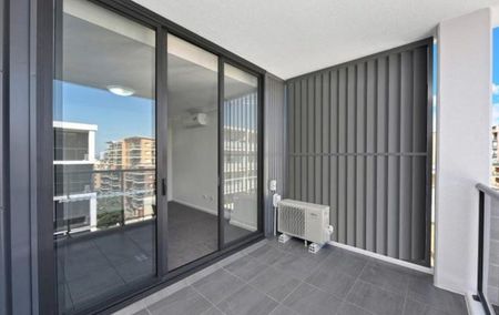 This apartment is sure to impress!!! - Photo 3