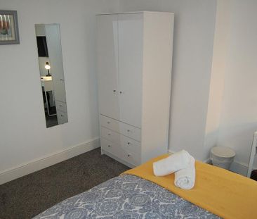 6 bedroom terraced house to rent - Photo 3