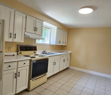 For Lease - 619 Queensville Side Road Unit# 1, East Gwillimbury, On... - Photo 6