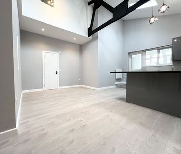 2 Bed Flat, London, E6 - Photo 2