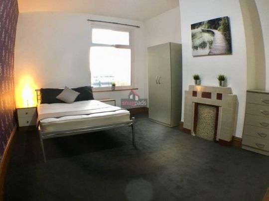 1 Bed - Carlton Road, Salford, - Photo 1