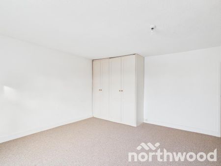 3 bedroom flat to rent - Photo 4