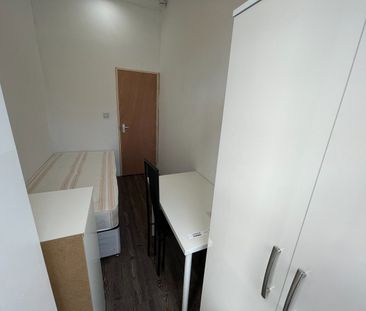 Room in a Shared Flat, Riffel Road, NW2 - Photo 3
