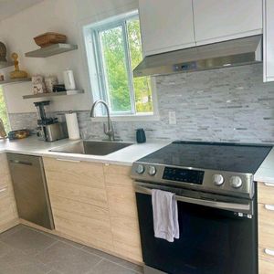 GRAND PPARTEMENT 4 1/2 SUR DEUX ÉTAGES - Photo 2