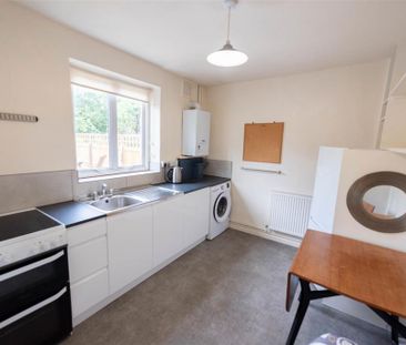3 bedroom terraced house to rent - Photo 3