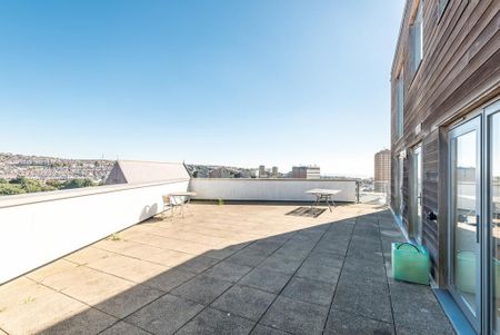 3 bedroom flat to rent - Photo 3