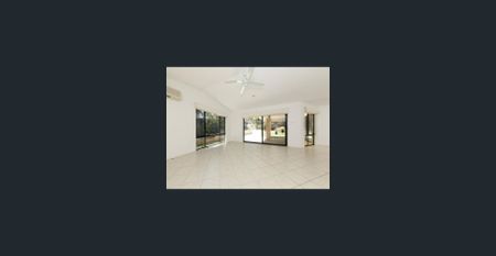 Spacious Family Home in Quiet Cul-de-Sac – Comfort, Convenience & Lifestyle - Photo 4