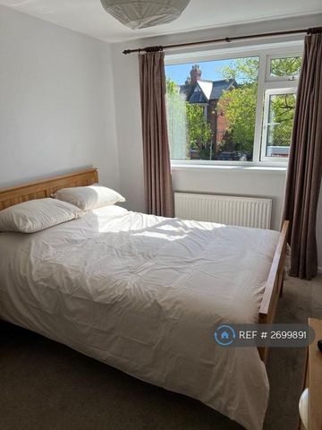 1 bedroom in a flat share to rent - Photo 3
