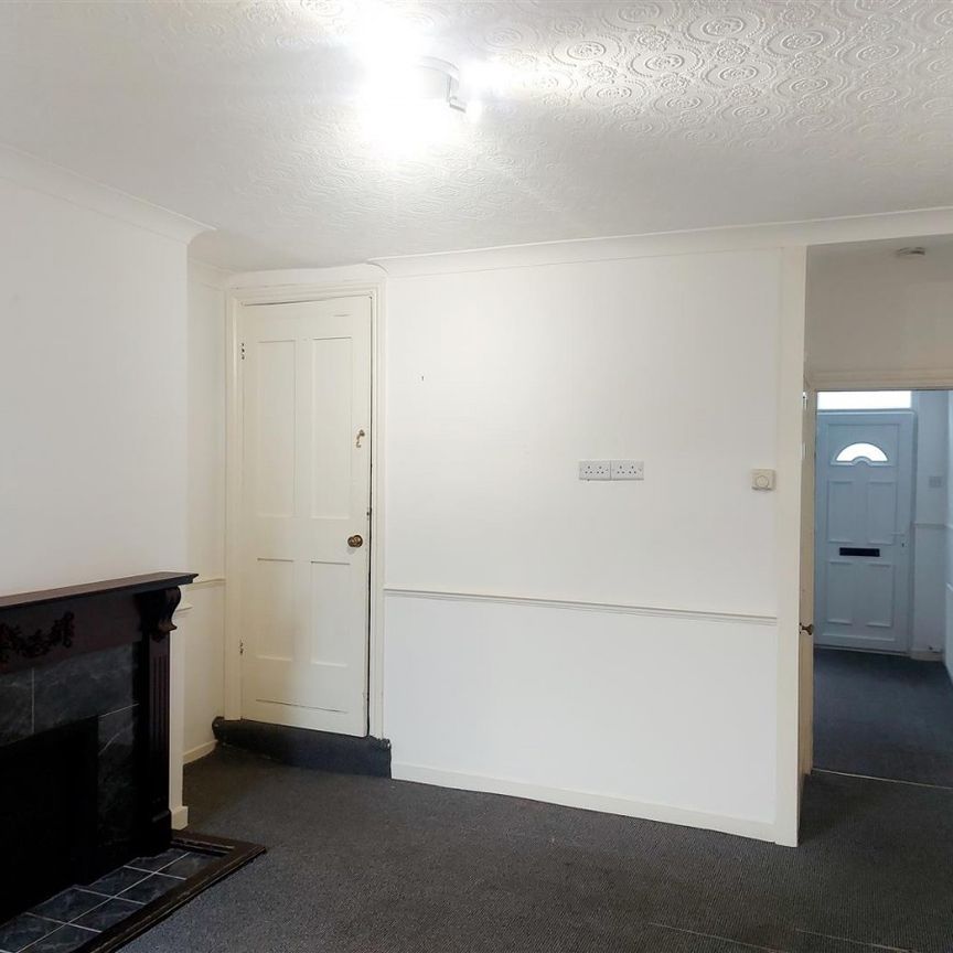 2 bedroom Terraced House to rent - Photo 1