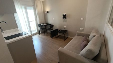 Studio/Γκαρσονιέρα για ενοικίαση Κάτω Αναγέννηση (Νεάπολη) - Photo 3
