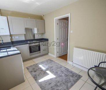 2 bedroom semi-detached house to rent - Photo 6
