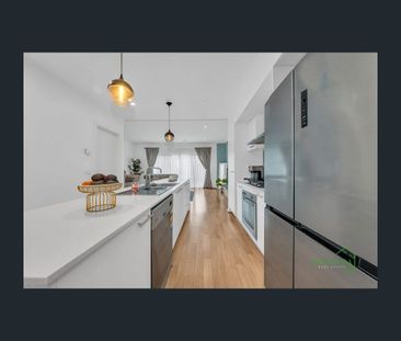 9/8 Moresby Court, Craigieburn, Vic 3064 - Photo 5