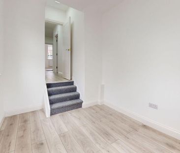 4 bedroom flat to rent - Photo 2