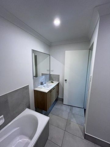 32 Joyce St - 3 Bed Townhouse - Photo 4