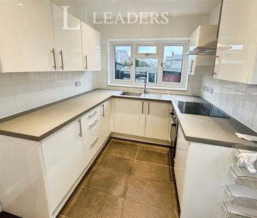 3 bedroom house to rent Tewkesbury Road, Clacton-on-Sea, Essex, CO15 - Photo 3