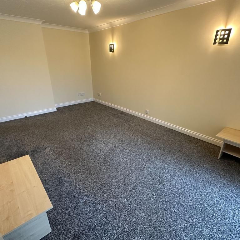 2 bedroom ground floor flat to rent - Photo 1