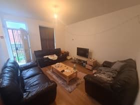 6 Bed - 55 Chestnut Avenue, Hyde Park, Leeds - LS6 1AZ - Student - Photo 4