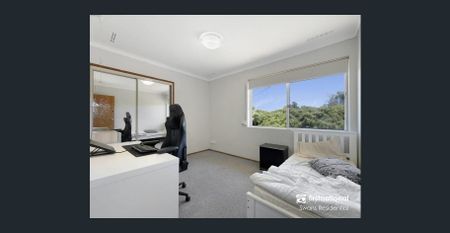 Comfortable Family Living in the Heart of Central Wanneroo!! - Photo 4