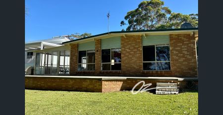 Stunning Waterfront 3-Bedroom Home - Photo 4