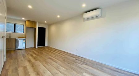 Contemporary Living At Its Best - Photo 2