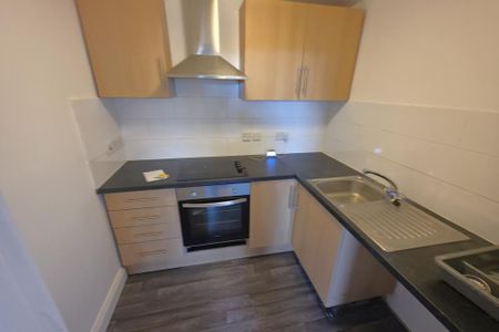 3 bedroom flat to rent - Photo 3
