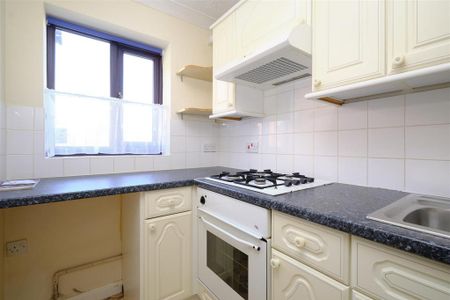 2 bedroom semi-detached house to rent - Photo 2