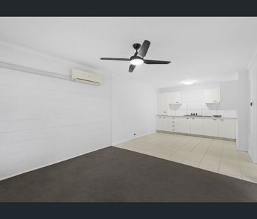 Stylish One-Bedroom Across from the Broadwater - Photo 2