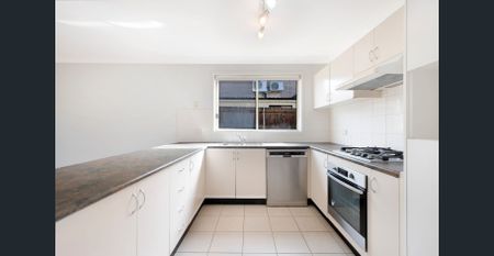 CONTEMPORARY 5-BEDROOM FAMILY HOME | PRIME LOCATION!! - Photo 2