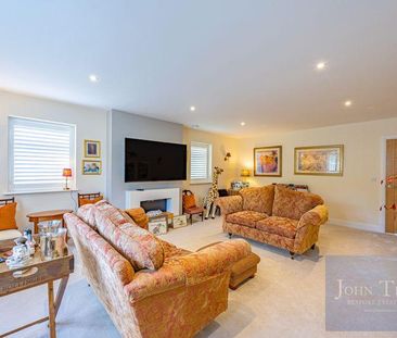 4 bedroom detached house to rent - Photo 2